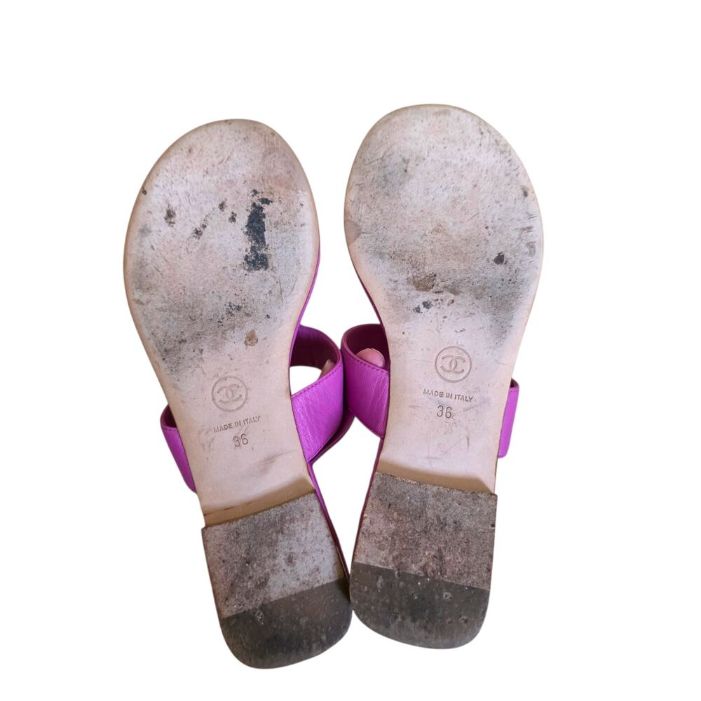Chanel Thong Pink Quilted Leather CC Logo Sandals Chain Flat Crystal 36 5.5 - Picture 11 of 12